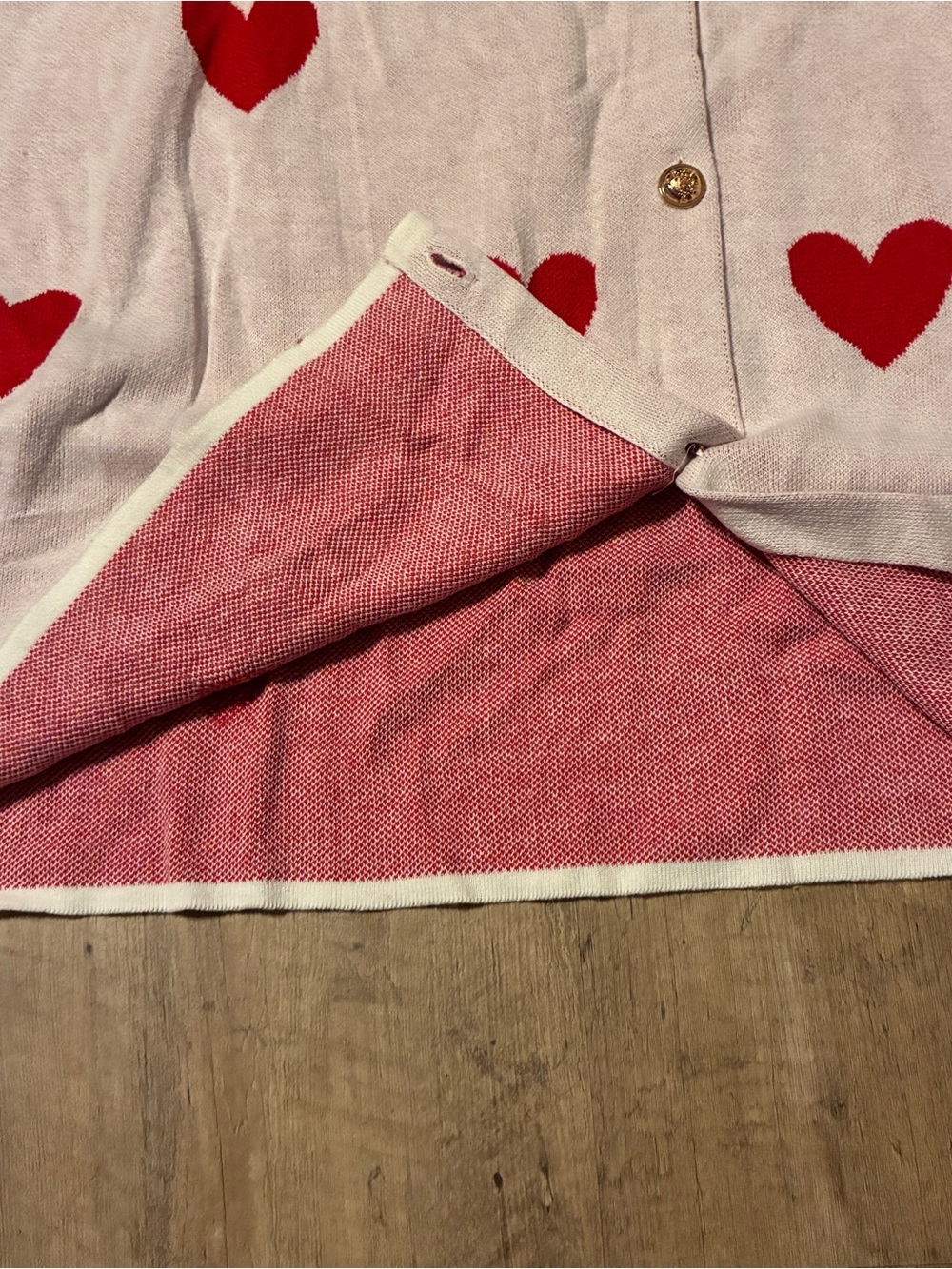 Amazon White Short Sleeved Cardigan with Red Heart Print - Picture 9 of 9
